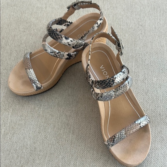 Vionic Sandals - Picture 4 of 9